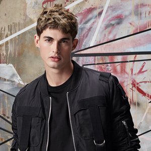 KMS-HAIR-The-Looks-vintage-brushed-gold-Kieran-look-02_mobile